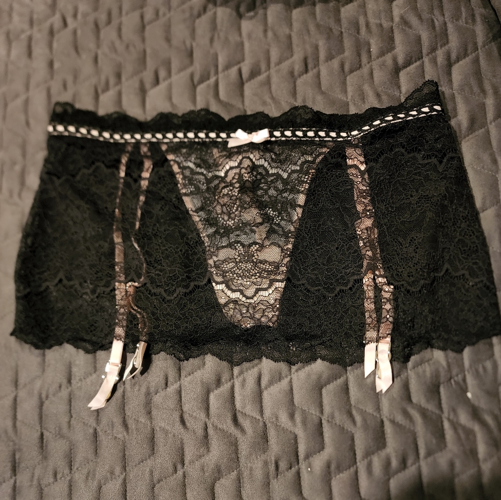 VS Garter skirt M